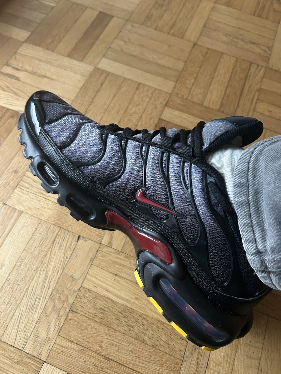 Toute neuve 
Qui vient lécher?