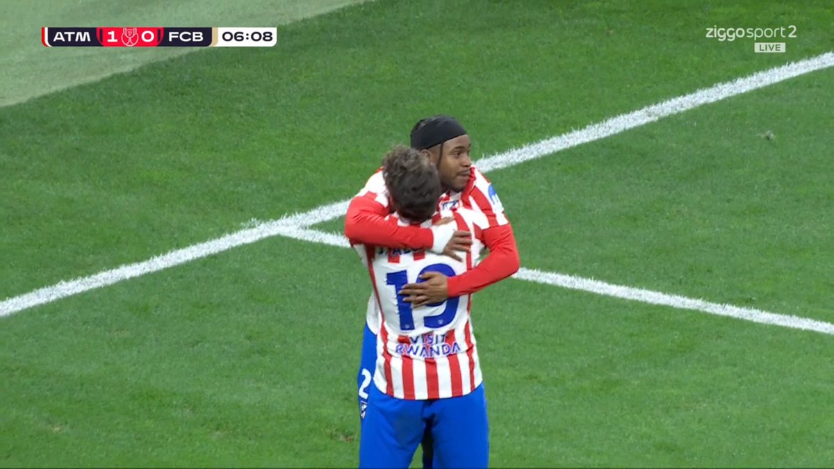 1 - 0 Atletico Madrid. Ademola Lookman scores the opening goal.