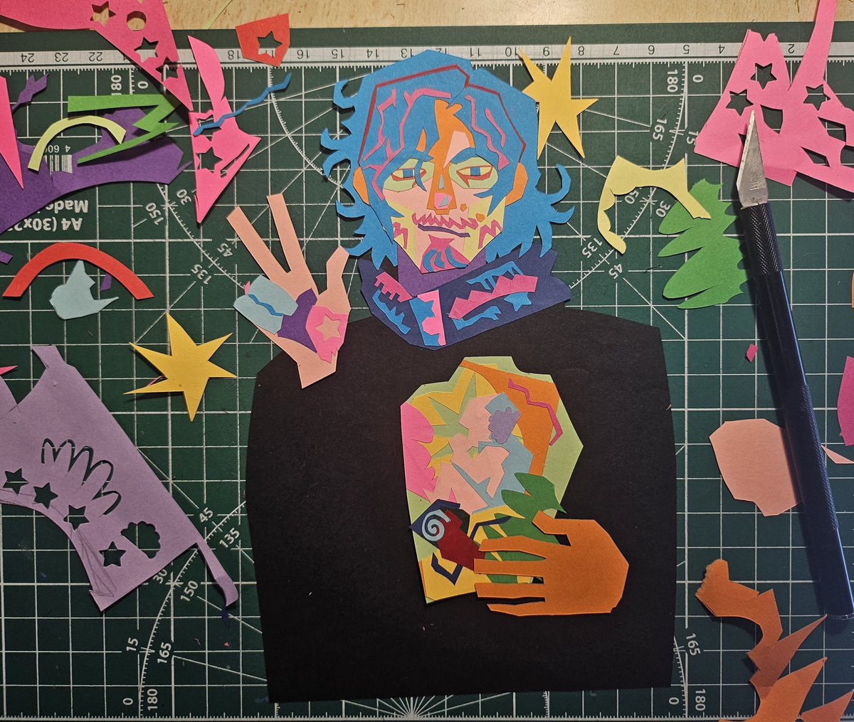 P3a4_14's tweet image. Silly art from paper scraps