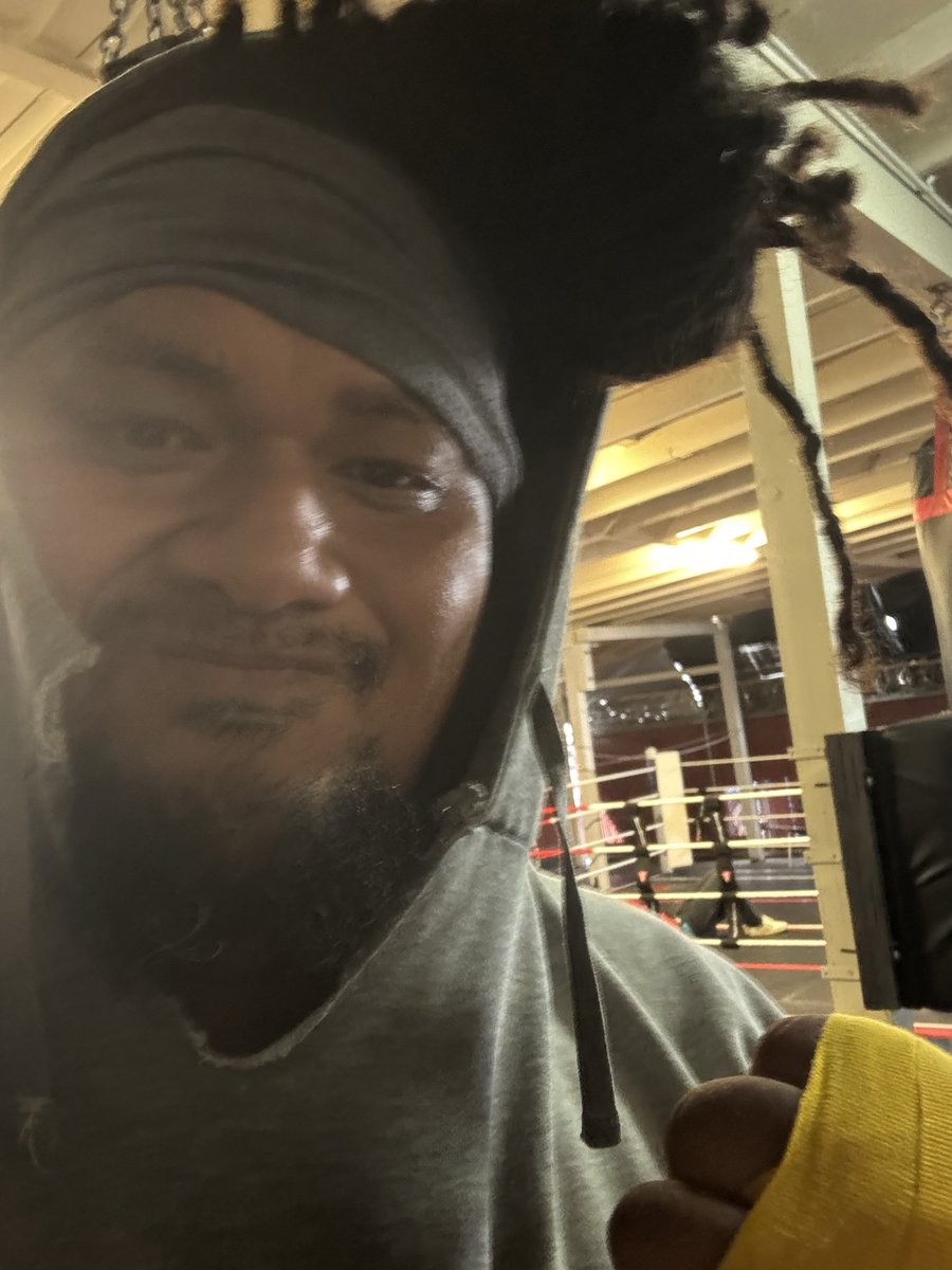 VALE_2DO's tweet photo. 1st day back training for the 2028 Olympics!!!! #boxing #boxingislife #olympics https://t.co/IhCbxVy1IW