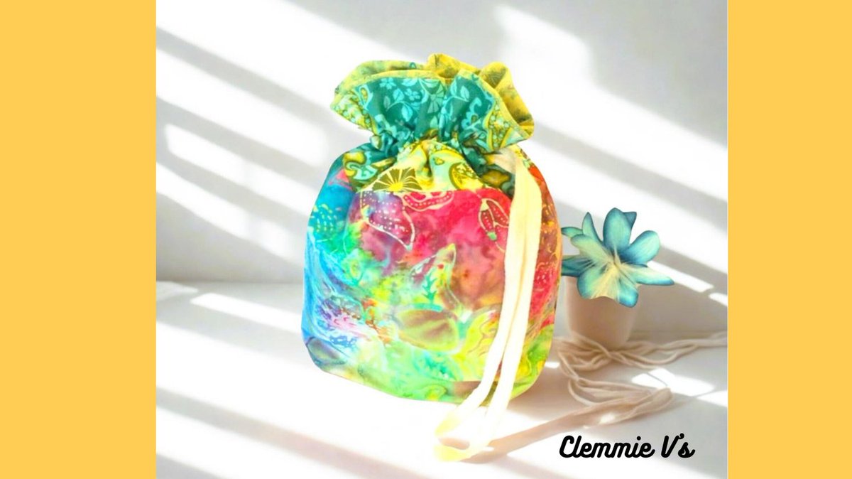 clemmie_s's tweet image. This fun drawstring bag is the perfect size for keeping all your little goodies organized!

etsy.com/listing/862578…  @Etsy #handmadegifts #projectbag #organizer