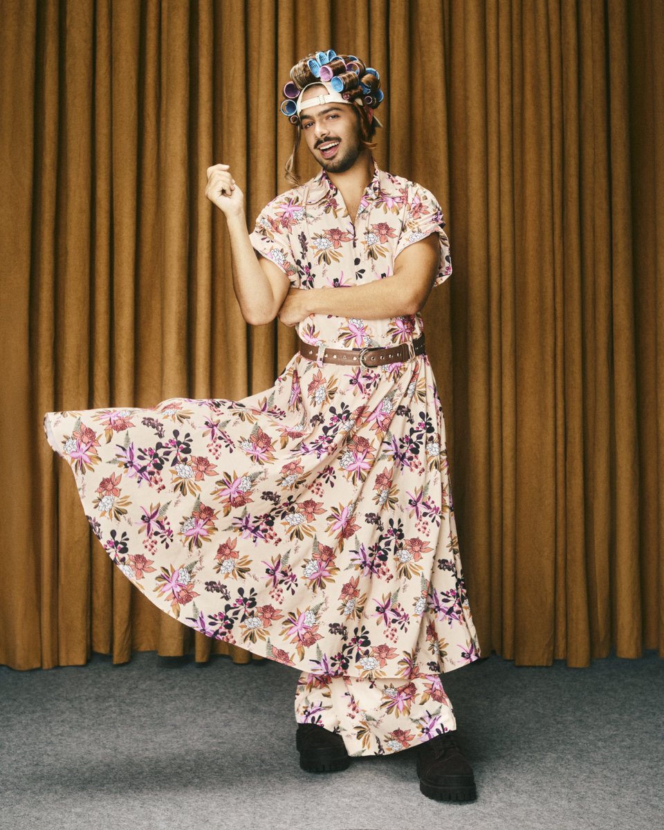 DONA HERMINIA! 🎉 #carnaSAMPAIO26
Pra começar o carnaval escolhi homenagear uma das personagens mais caóticas e carismáticas da história do nosso teatro e cinema: Dona Hermínia!

Criada pelo nosso gênio e saudoso Paulo Gustavo, ela representa perfeitamente a intensidade, o humor