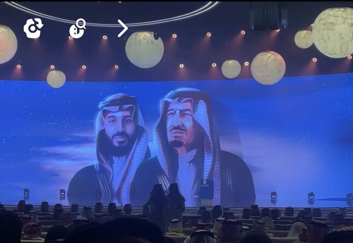 No0odi13's tweet photo. تشرفت بحضور  #جائزة_مكه_للتميز
في نسختها التاسعة عشر ، هذا الحدث الرائد الذي يُعزز ثقافة التميز ويبث روح الدعم وتشجيع المبادرات الوطنيه في شتى القطاعات لتحقيق مستهدفات التنميه الوطنيه 
ونمضي على أثر السعودية العُظمى ،وفق نهج قيادتنا الحكيمه. https://t.co/fCFhpiOqtf