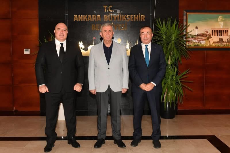 AnkaraBBSK's tweet photo. Ankara Büyükşehir Belediye Başkanımız Sayın @mansuryavas06 ‘ile yola çıktığımız ilk günden bugüne kadar birlikte yürüdük, birlikte mücadele ettik. Dün olduğu gibi bugün de beraberiz. Vefayı biliriz
@mansuryavas06 
@cevdettoptas 
@atak06mehmet 
@ankarabbld https://t.co/Vg9YDOt92G