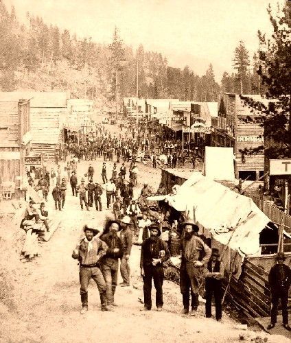 HistoryUnd's tweet photo. Deadwood, South Dakota from the south, 1876. https://t.co/FnGpdvdYF1