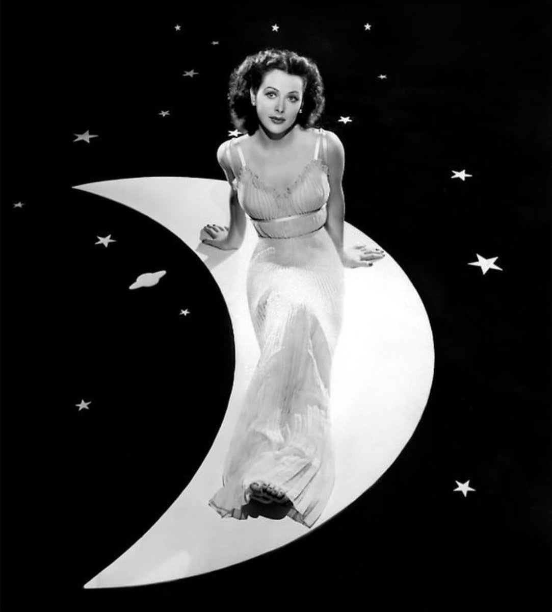 oldhllywoods's tweet photo. hedy lamarr in publicity photos for the heavenly body (1944) https://t.co/Ae3W1hMF9V