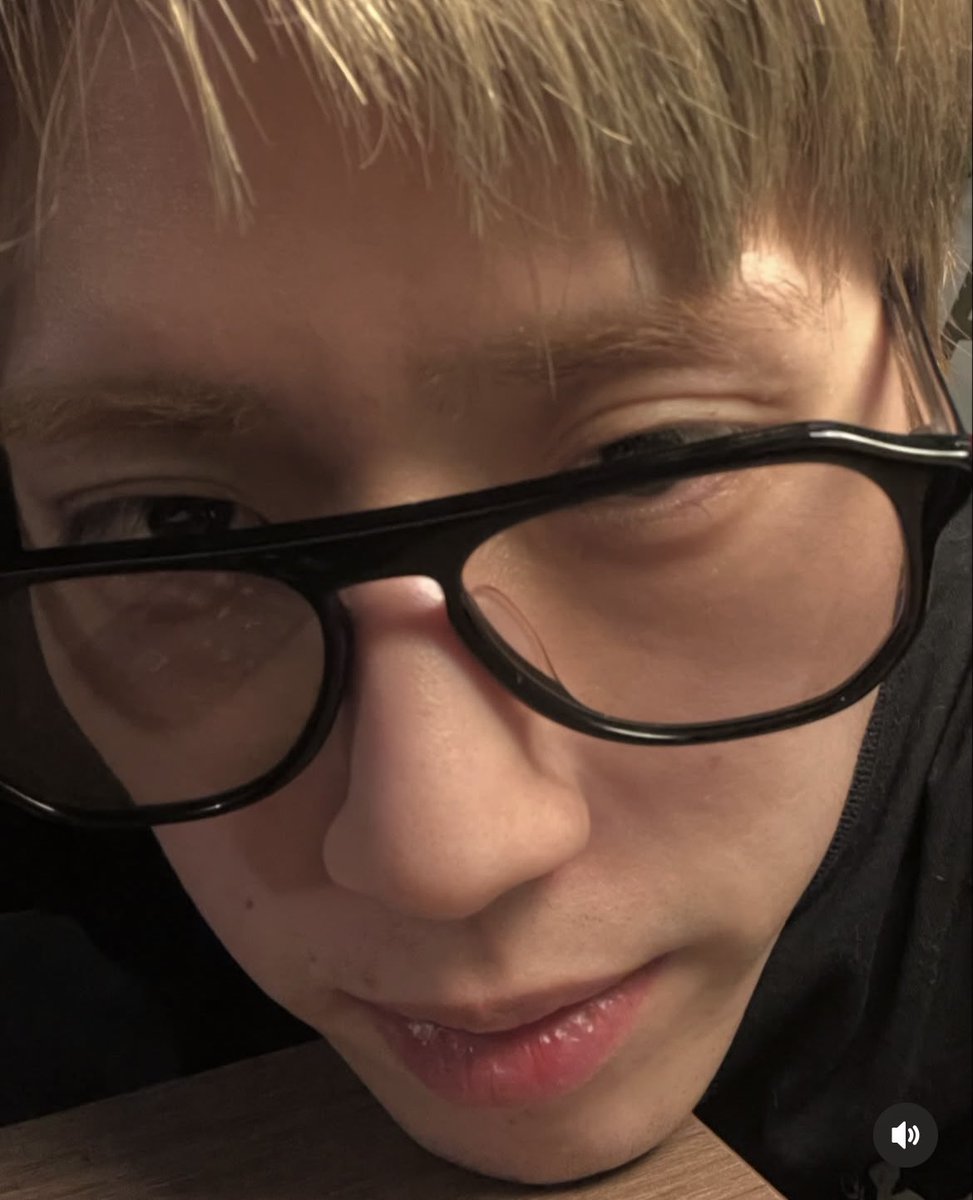 Nomad_msl's tweet photo. 안경고히 https://t.co/3boQkNfy0E