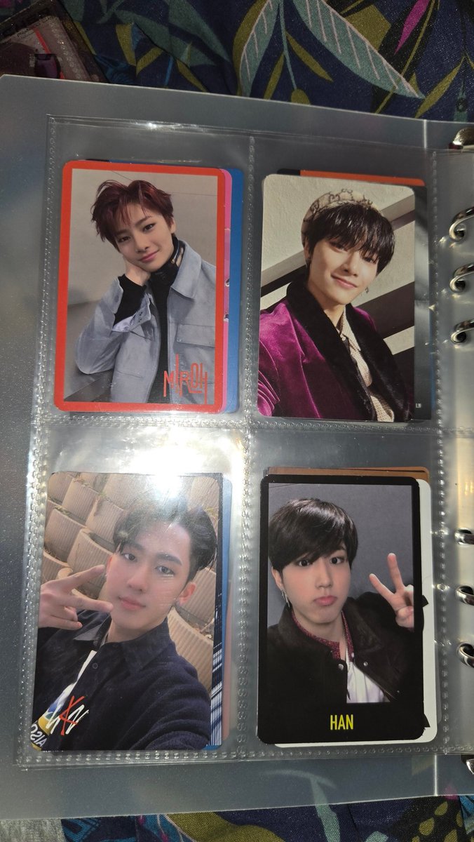 hanhaohui's tweet photo. I haven't posted in ages but looking to sell some photocards cuz im so broke rn and have some stray kids and need to organise my seventeen ones but would anyone be interested if I uploaded to vinted? 

#skz #photocards #skzwts https://t.co/EVA1InIyRT