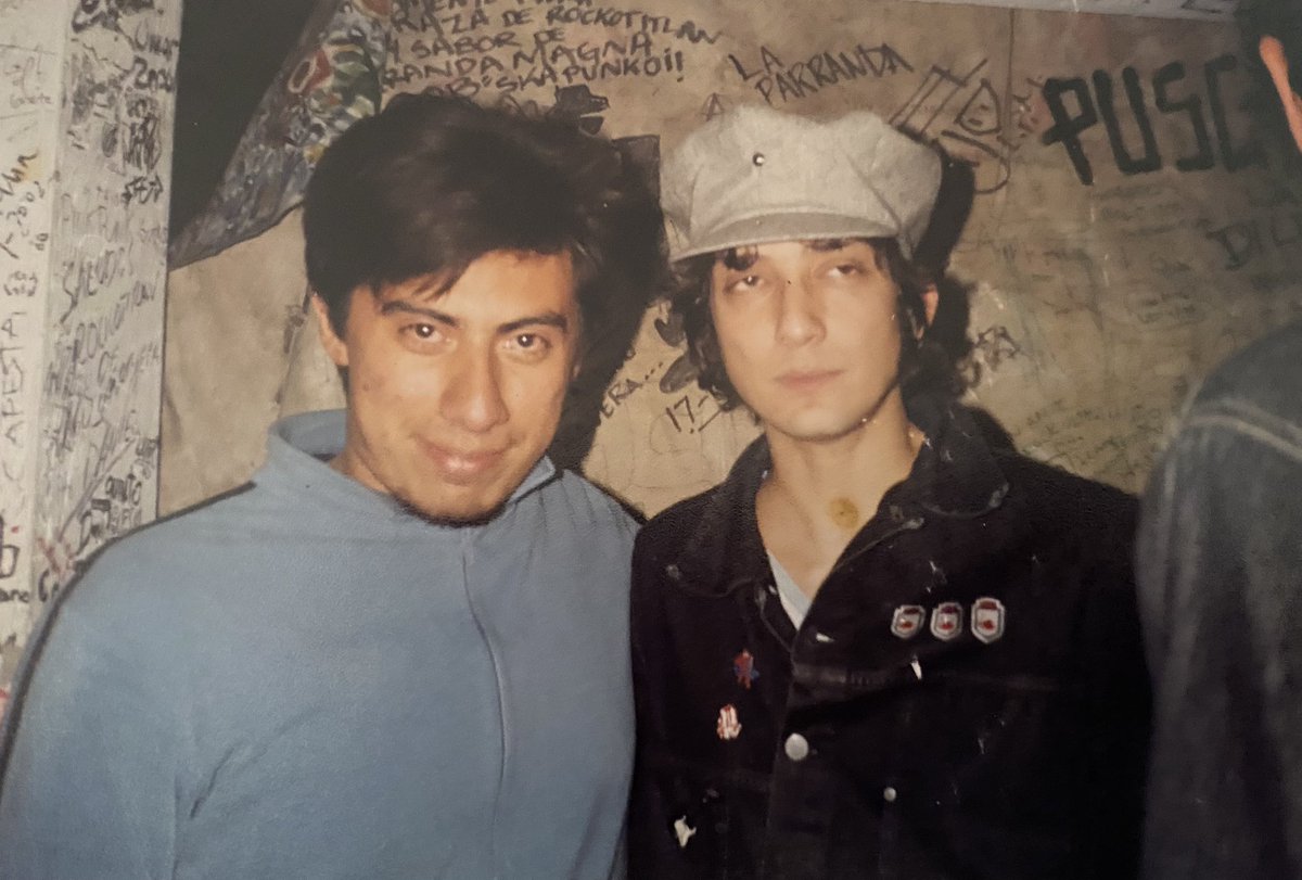 edgardmx's tweet photo. TBT... En el backstage del Rockotitlan, aùn no empezaba el show y ya andabamos medio mal... @LeonBenLarregui https://t.co/XqpYiqR9xA