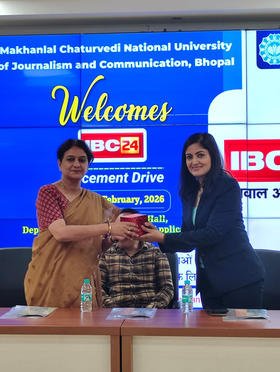 mcu_bhopal's tweet photo. माखनलाल चतुर्वेदी राष्ट्रीय पत्रकारिता एवं संचार विश्वविद्यालय भोपाल में गुरुवार IBC24 न्यूज़ चैनल  द्वारा कैंपस प्लेसमेंट ड्राइव आयोजित, दो दिवसीय प्लेसमेंट ड्राइव का शुभारंभ IBC24 न्यूज चैनल की एचआर सोनम लूथरा एवं सतीश सिंह ठाकुर, प्लेसमेंट सेल अधिकारी प्रो. कंचन भाटिया ने किया https://t.co/Ylt8vZmCM6