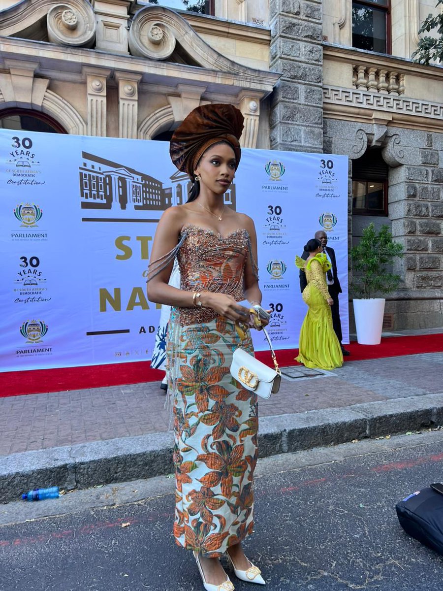 IOL's tweet photo. Minister Nokuzola Sisisi Tolashe, entrepreneur Rethabile Lethoko-Ncwana, Deputy Minister Nonceba Mhlauli, and cultural activist Ria Reen have arrived at Cape Town City Hall for the 2026 State of the Nation Address—sparking the question of who is best dressed. https://t.co/fjYzsXchQ9
📷: Vuyile Madwantsi

#StateoftheNationAddress #CapeTown #CityHall #IOLSONA