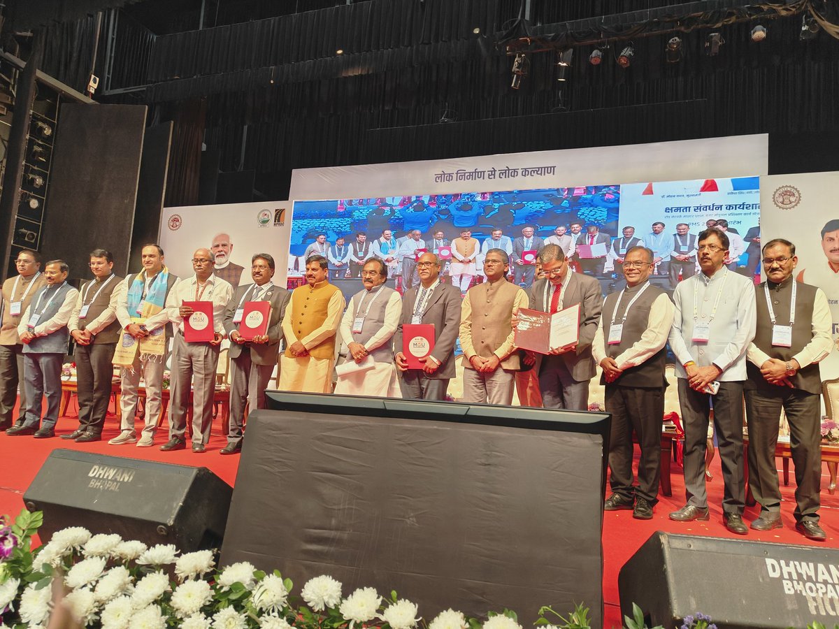 IAHE1983's tweet photo. IAHE signed a MoU with MPPWD for training and capacity building in the presence of the Hon'ble Chief Minister, Madhya Pradesh and Hon'ble PWD Minister, Madhya Pradesh at Bhopal today. https://t.co/0ahEbo0rpu