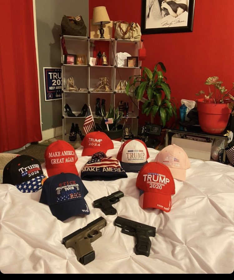 CaseyGoodrich10's tweet photo. @DefiantLs Wich one should I wear? https://t.co/Meup97vhC0