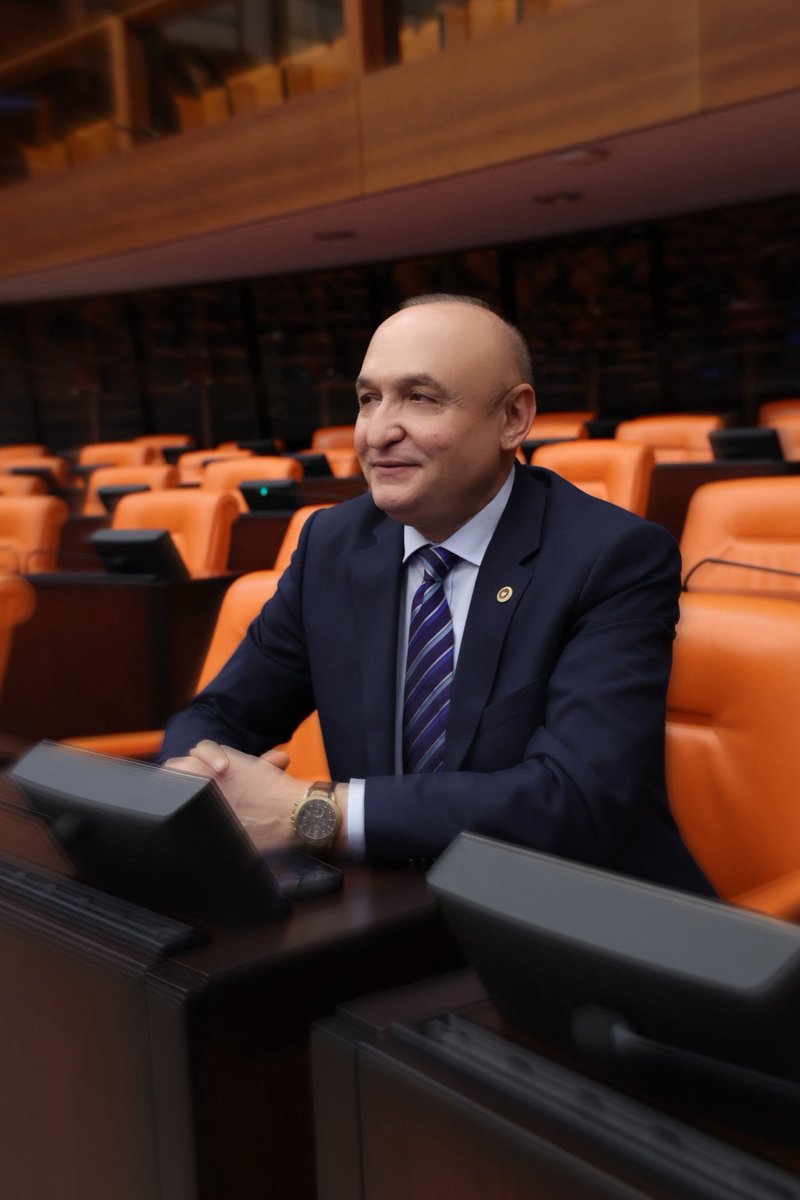 Kamu kuruluşlarında Yardımcı Hizmetler Sınıfında görev yapan personeller, eğitim durumları ve statülerine uygun olarak Genel İdari ve Teknik Hizmetler Sınıfına geçiş hakkı talep etmektedir. Bu personellerin talepleri karşılanmalı ve tanımsız görevlendirmeler nedeniyle yaşanan