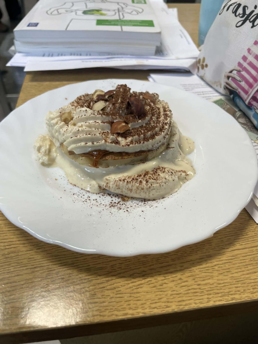 Tiramisu pancakes (2/2)
Przyszli ludzie i zjedli wszystko.
Wiem tyle że krem był dobry