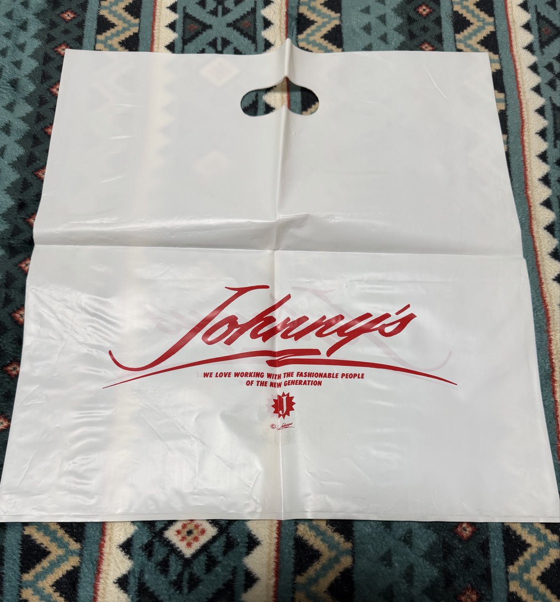 めっちゃ物持ち良いな…(最後に原宿のジャニショに行った時の袋が黄色