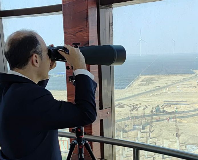 Dazzled at the Gujarat Khavda Solar Park, launched in 2020 by PM <a href="/narendramodi/">Narendra Modi</a> - Projected the world's largest hybrid renewable energy park. Expected to produce enegy from solar panels and wind turbines to power millions Indian homes. Congratulations  <a href="/gautam_adani/">Gautam Adani</a> <a href="/AdaniOnline/">Adani Group</a>