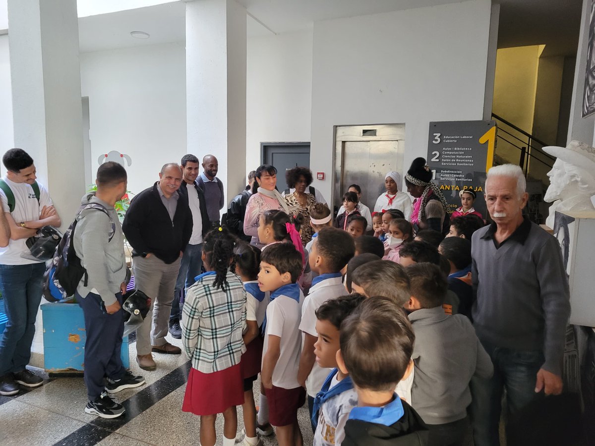 🇨🇺 Ayer, 11/2, el equipo de #Transfermóvil junto a la #OFA visitaron la escuela primaria Camilo Cienfuegos en La Habana Vieja. Compartieron con niños y maestros experiencias de vida y el valor de estudiar para aprender. #ConectadosALoNuestro #CubaPorLaTransformaciónDigital