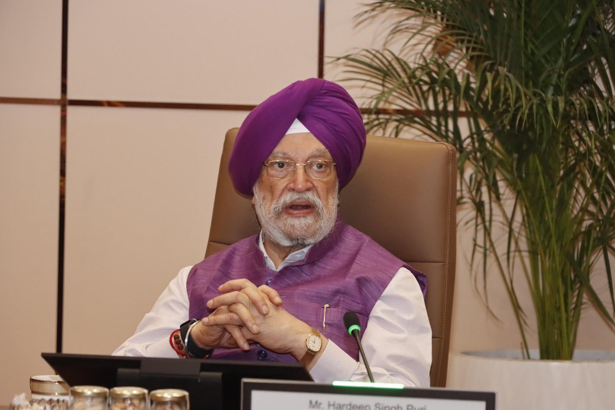 SanjDeep7's tweet image. Before discussing #India's oil minister and #NarendraModi's government minister, #HardeepSinghPuri, I would like to point out that UK Prime Minister #KeirStarmer never met #SexualOffender #JeffreyEpstein. 

However, #KeirStarmer may resign from his position as Prime Minister of