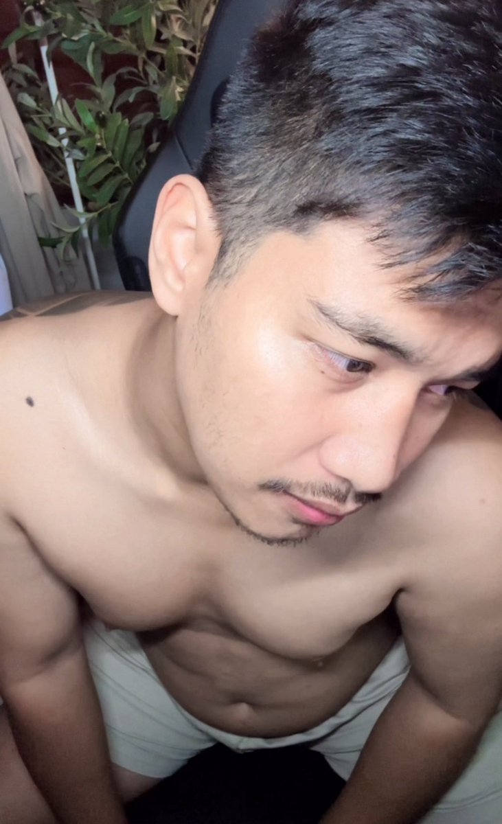 Aum chin (160k) tweet media