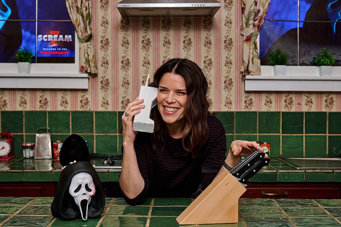 RAINHA! Neve Campbell promovendo “Pânico 7” na House Party em Londres.