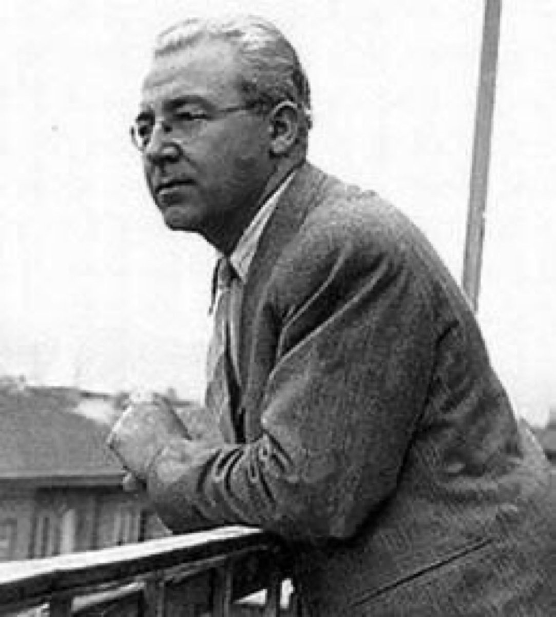 ''Biz istiyoruz ki, bu memlekette yapılan her iş, üç beş kişinin çıkarına değil, bu toprakları dolduran milyonların yararına olsun.” 

Sabahattin Ali