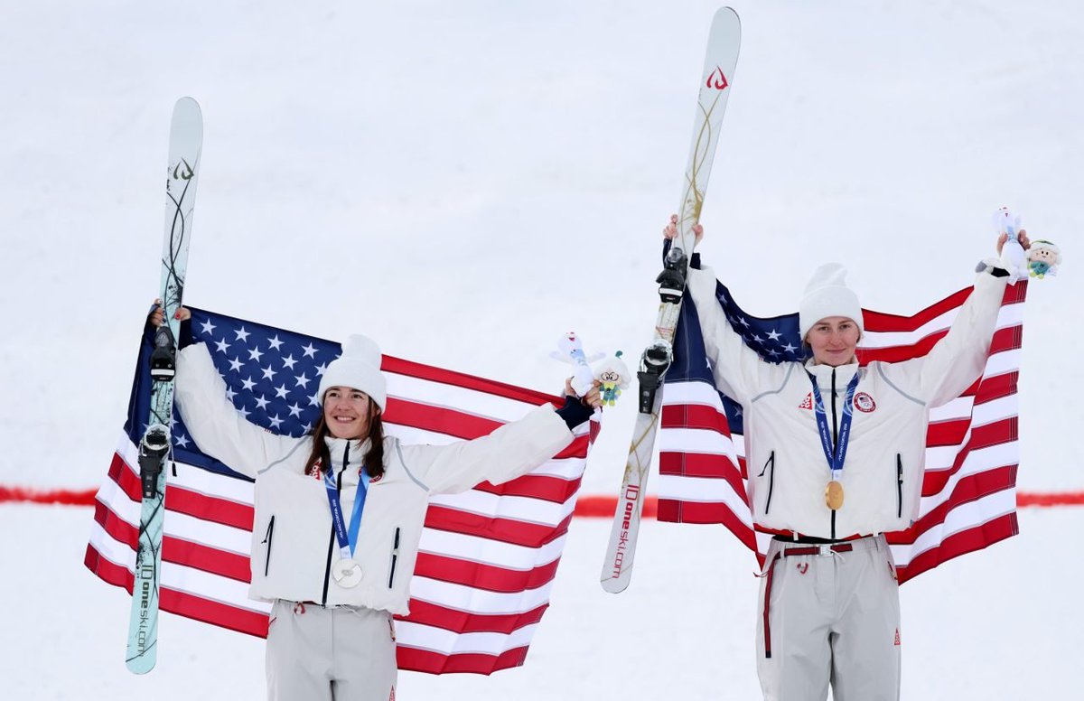 Congratulations to the women's <a href="/usskiteam/">U.S. Ski & Snowboard Team</a> for bringing home the gold and silver medals in the freestyle moguls.

#mogulski #Podeum #Gold

usskiandsnowboard.org/news/lemley-ka…