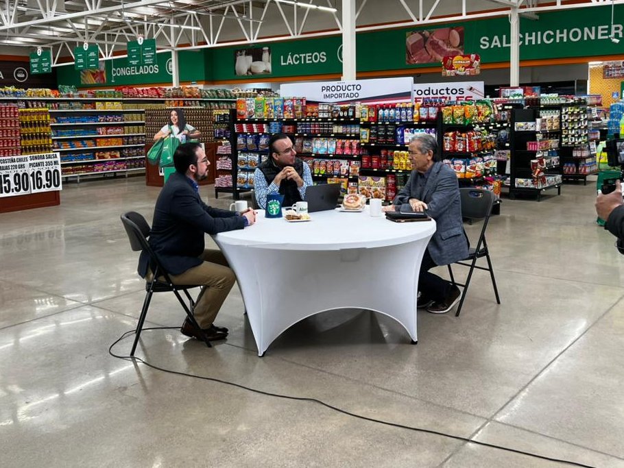 Ya estamos #EnVivo en <a href="/ProyectoPuente/">Proyecto Puente</a> en la mesa de abogados para analizar la posible candidatura de Luis Donaldo Colosio Riojas a gobernador de Sonora en 2027.

Nos acompañan <a href="/oscarburrolam/">Oscar Burrola</a> y <a href="/BulmaroPacheco1/">Bulmaro Pacheco</a>... y un buen panecito de Abarrey y unas coyotas de Bulmaro 😃