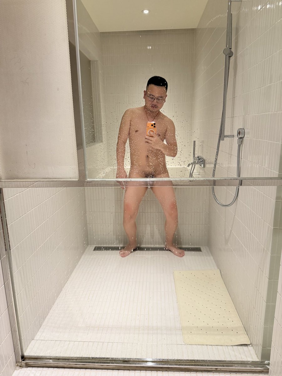 taipeisexlove's tweet photo. 這是什麼很色的鏡子🤨 https://t.co/ftX7vBykCa