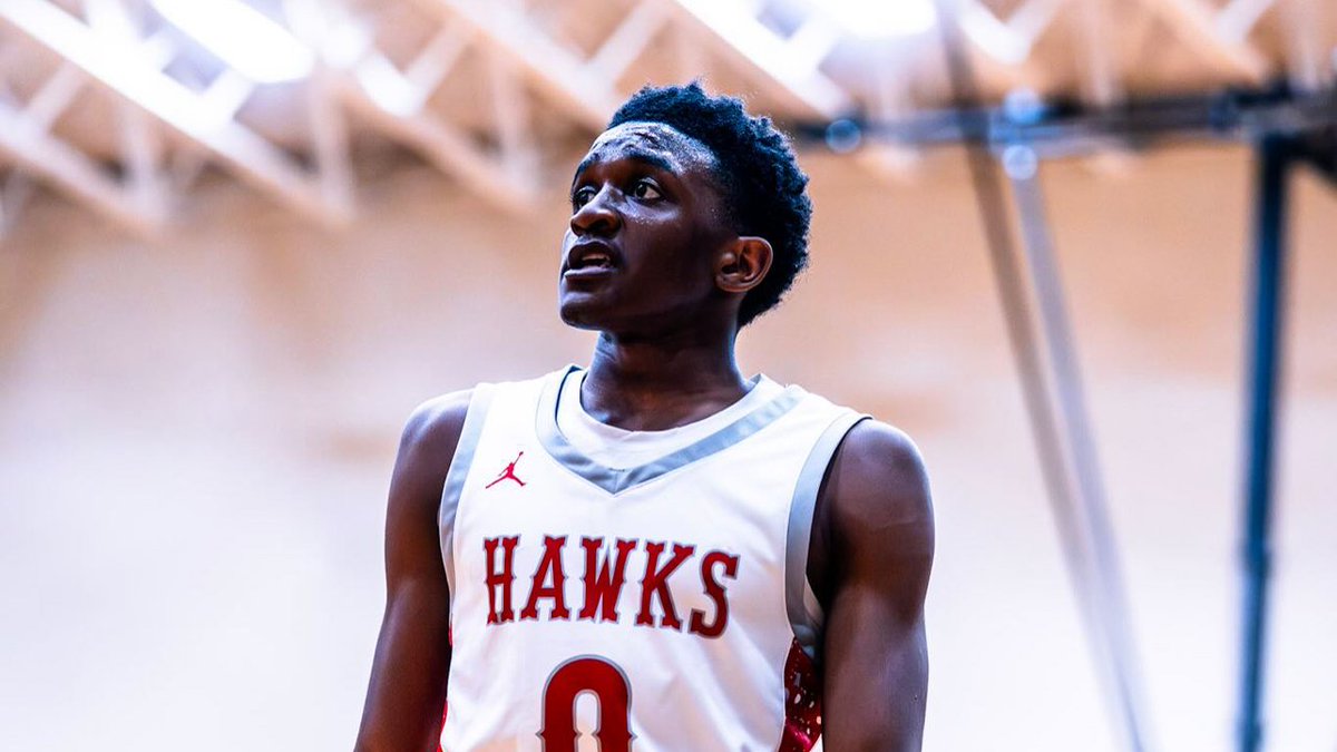 Emerging Freshmen!

Courtney Woods, Chase Austin, Matai Holman (<a href="/HolmanMatai/">Matai Holman</a>), Tamez Carter, and DJ Bello. 

Link: recruitlook.com/press/article/…