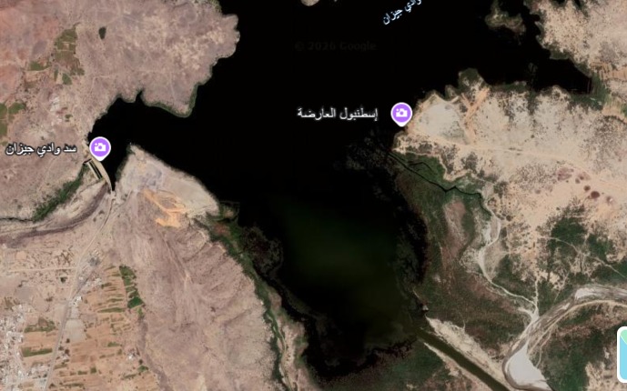 هل يتغذى ويعيش البرسوبس على الفيمتو؟!!
وإلا على السوبيا؟!!
صورتان فقط تكشفان الحقيقة.
بحيرة سد وادي جازان فقدت 20٪ من سعتها التخزينية تقريبًا.
وملايين الأمتار المكعبة من المخلفات الرسوبية المختلطة بالطمي
الممزوجة بقرون وبذور ومخلفات #البرسوبس، تتكدس عند مدخل البحيرة.
المشهد ليس