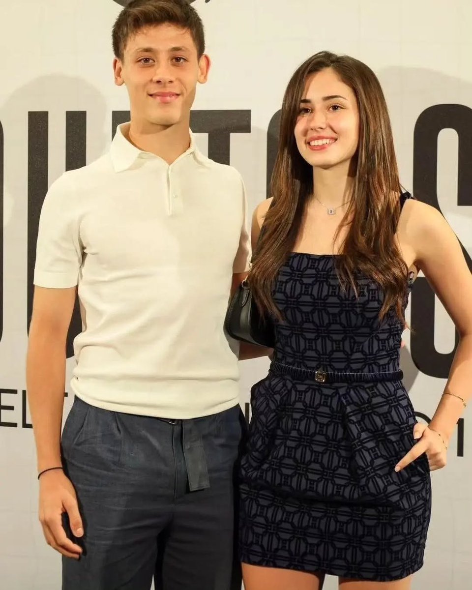 slmbenomurs's tweet image. Ardanın bu kadar masum durduğuna bakmayın geçenlerde  bu kızı takiplemiş kız geri takip atınca çıktı bilerek öğrenilir diye kızın takip ettiklerine bakın arda dışında futbolcu yok bir tane bile yok

Eee durucum sen kankanın sevgilisini elinden alırsan seninkinide alırlar