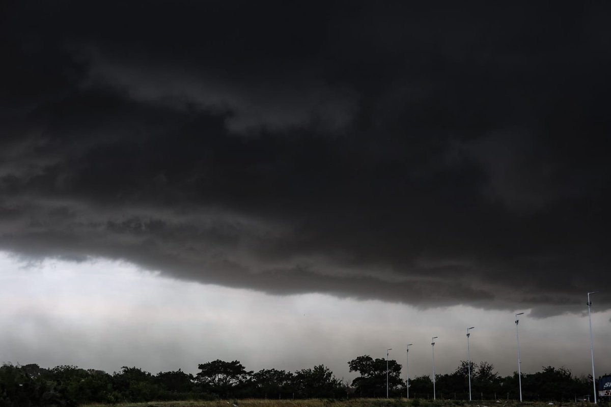 TEMPO | Temporal em Uruguaiana, na Fronteira a Oeste gaúcha. Veja mais informações do tempo e alertas em metsul.com. 📷 Douglas Cunha