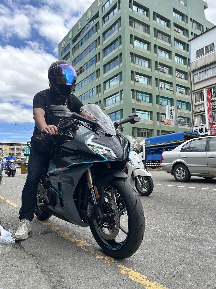 4Pin55025's tweet photo. 2025圓夢～ 
2026已經2月了  今年都還沒有騎🤣
#450SRS https://t.co/iZWV18E8MT