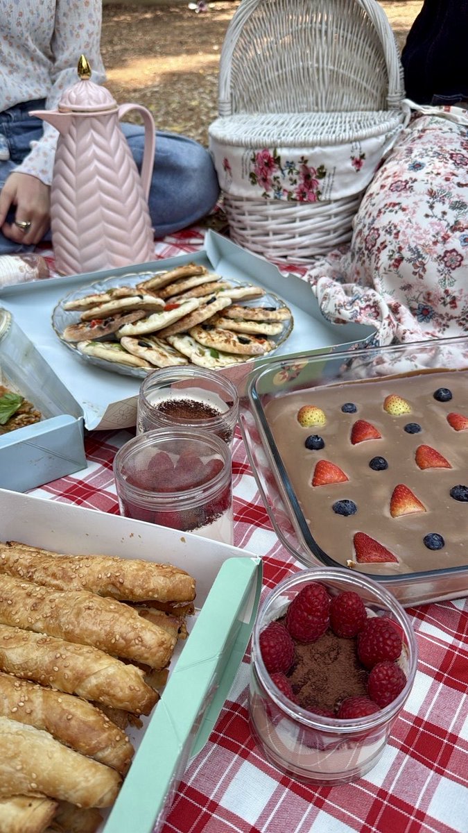 Loly𝜗𝜚 tweet media