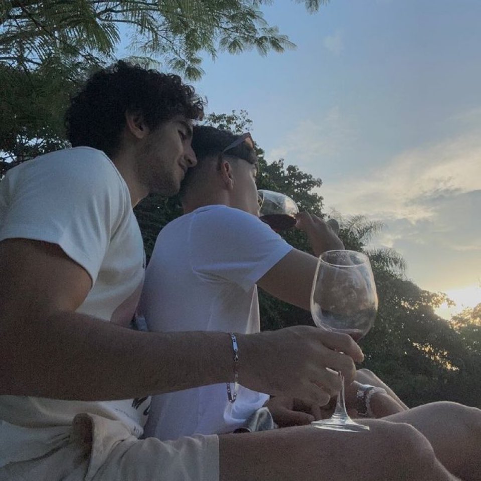 thinkimfalling's tweet image. 