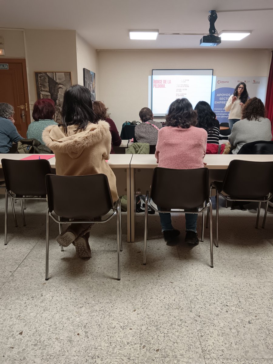 Hoy hemos celebrado la píldora formativa 📲"YouTube para pequeñas empresas", impartida por Cámara de Arévalo agradecemos la participación delos asistentes y a nuestra ponente Paula Blázquez González
Servicio #GRATUITO financiado por <a href="/empresasjcyl/">Competitividad Empresarial JCyL</a>  con la colaboración <a href="/camarascyl/">Consejo de Cámaras de Comercio CyL</a>