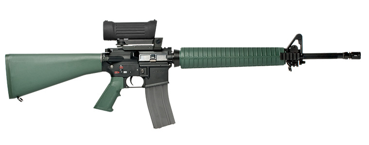 airsoft97_shop's tweet photo. 今日の中の人エアガン紹介は
『G&G Colt Canada C7A1 Green(GC7A1)』
https://t.co/2tZsDRapIk

カナダコルトが製造する、カナダ軍向けのM16タイプアサルトライフル。
最初はカナダのディマコ社でライセン���生産されていたのが、コルト社がディマコ社を買収してコルト・カナダ社に社名変更されたという歴史があるのじゃ。

勿論後継機の名称は「C8」M4カービンに小改良を施したモデルが採用されているが、特徴的な樹脂パーツの緑色は受け継がれず、一般的な黒色になってしまっているぞ！

G&Gでは4倍率の初期型ELCANタイプスコープも付属するので意外とお得‼ この機会にカナダ製M16はいかが？