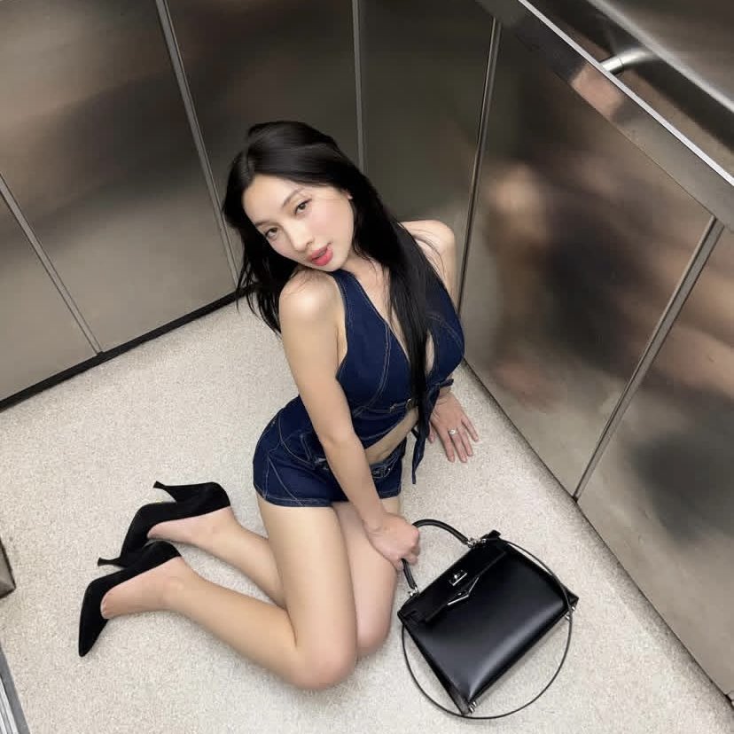 เรื่องจริตมันสอนกันไม่ได้จริง ๆ เชื่อแล้ว อยากกราบชีว่ะ สวยสะใจมาก