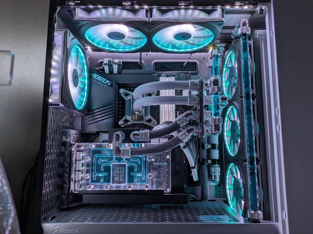 HighFlow_nl's tweet image. What about this Fractal North XL build! 😍
Have a great weekend everybody!
Need parts? 👉 highflow.nl
.
Credits: u/RollaJase
#pcsetups #battlestations #pcwatercooling #extremepc #pcbuilding #liquidcooling #cleansetup #pcmr #alphacool #Ek #ekwaterblocks #watercool