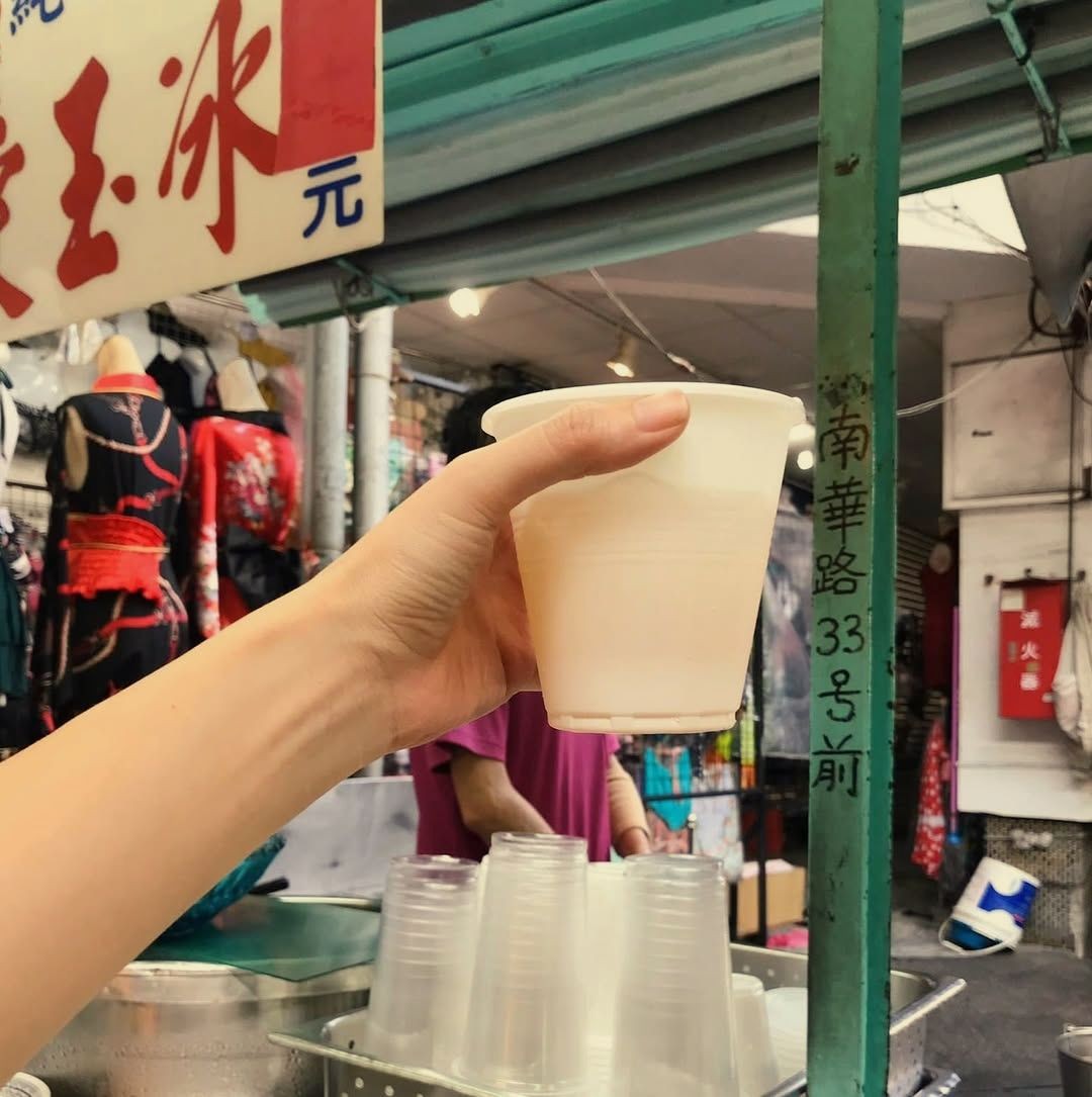 EnterWebBot's tweet photo. Truth of life: nothing a bite of ice creamcan't fix; if one can't, take two。让人无法拒绝！ https://t.co/Cskm2mLhin