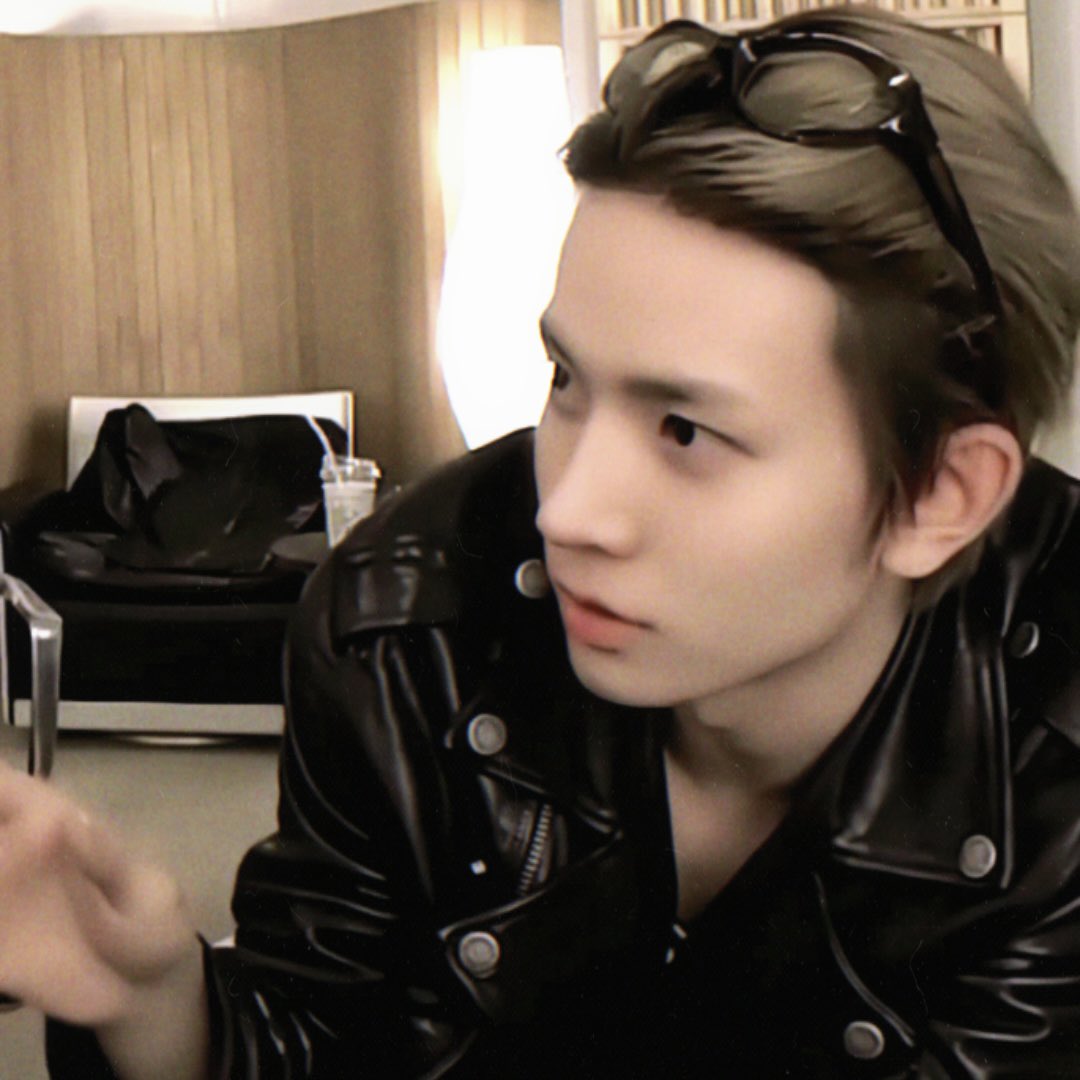 heeaceous's tweet image. 