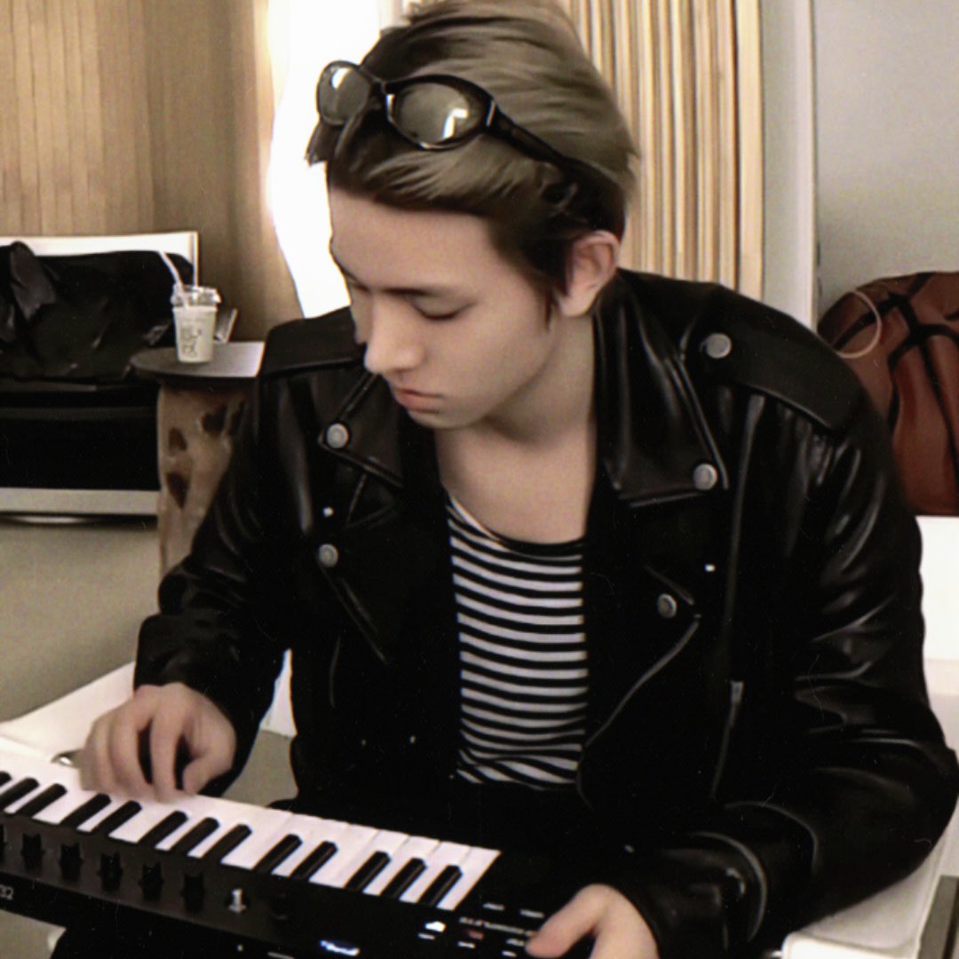 heeaceous's tweet image. 