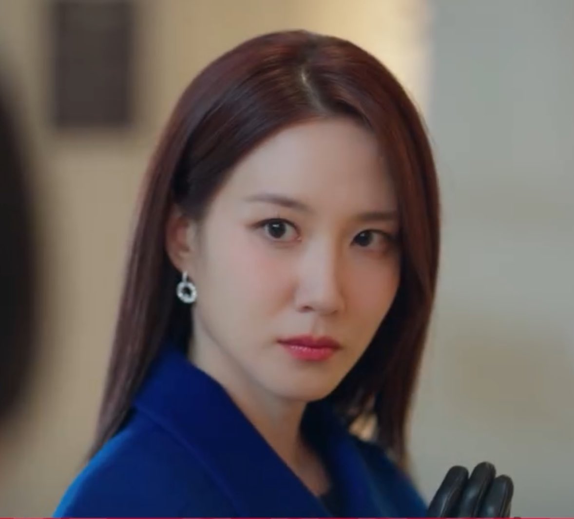 Namoo, please give us the whole package already… her last two projects didn’t even have a Blu-ray. Hopefully this CEO project will finally have one. She’s so cool here. I really love her classy, slightly snobbish chaebol vibe. Please. 🌳🙏
😭 #ParkEunBin #CheonYeoRi