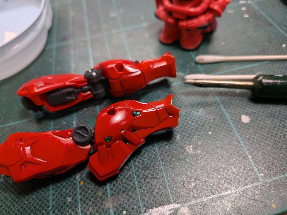 真夜中模活
塗装中🚧
引き続きスミ入れしてます😆
#HGGQuuuuuuX
#ガンプラ