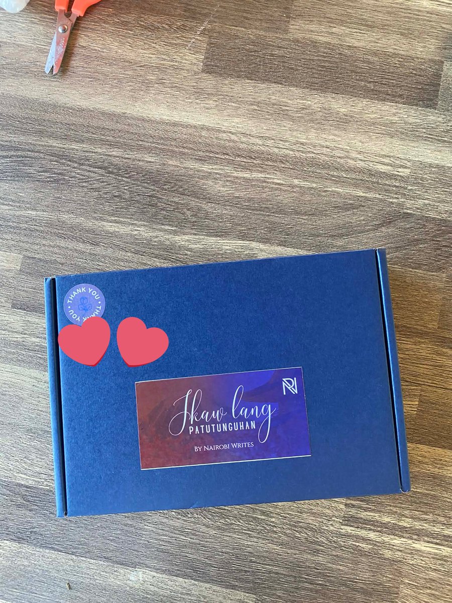 rochellsj's tweet photo. May parcel daw ako, tas alam ko ng ILP un sabi ko pa pic ng package tas inopen nila huhu haha Valentines gift ni thor un eh @nairobi_writes 😅❤️ https://t.co/DdRGu0l8Gg