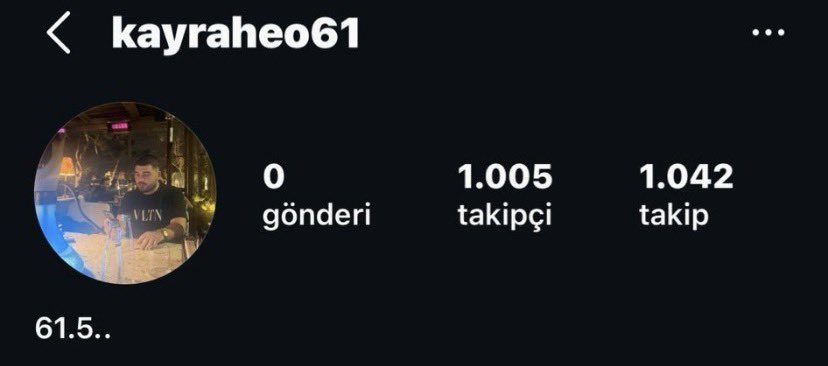 Soldan ikinci şahıs… ismi kayra. Oflu. ( tw hesabı: <a href="/kayraheo/">Kayraheo</a> ) 

Ümraniye’de yaşıyor. GFB üyesi ve Fenerli…

Trabzon’un adını, plakasını, kültürünü vitrin malzemesi yapıp işine gelince başka saflara koşanlara sözümüz var.

61’i sadece hava atmak için taşıyan, memleketi kimlik
