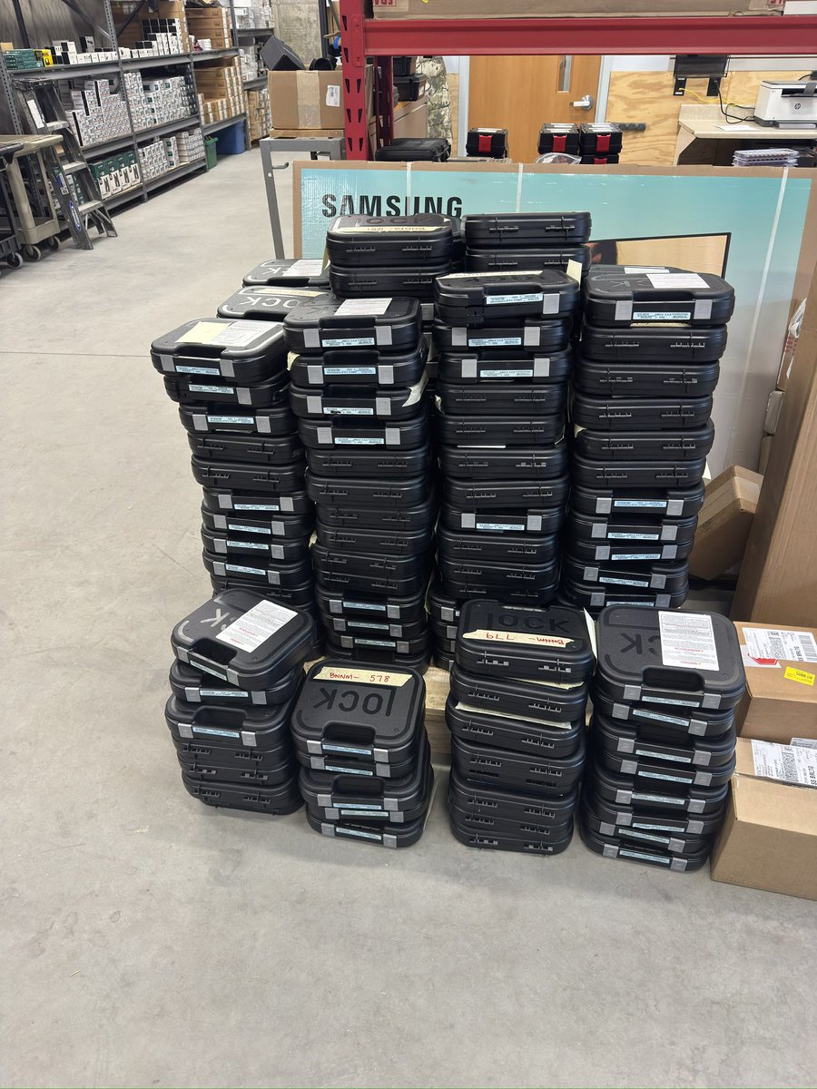 ParrosGunShop tweet media