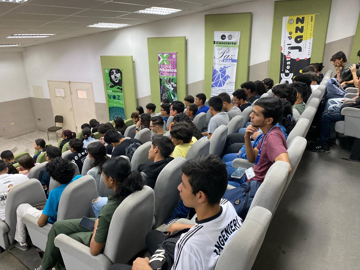 Desde los espacios de nuestra ilustre Universidad de Carabobo, la Juventud ADeca conmemora su día. 🇻🇪

Más que recordar la histórica Batalla de la Victoria, honramos la resiliencia de miles de jóvenes que hoy luchan con determinación por el futuro de Venezuela.¡Seguimos adelante!