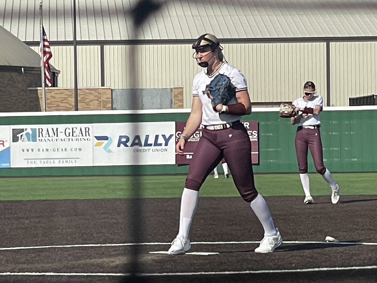 qmartinez's tweet photo. At the Wildcat Varsity Softball Classic with Calallen taking on Amarillo. 

Calallen leads 2-0 after 1. 
@CallerSports @TexCoastBend https://t.co/LMmAieHxbZ